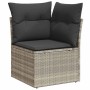 Hellgraues vidaXL Gartenmöbel-Set aus Rattan mit grauen Kissen.