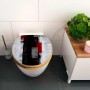 Banjado WC-Sitz aus Bambus mit rotem Abstrakt-Motiv und Absenkautomatik.