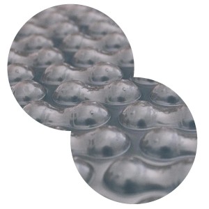 Detailaufnahme der Darkblue-Silver Solarplane mit Geobubble Isolation für Pools.