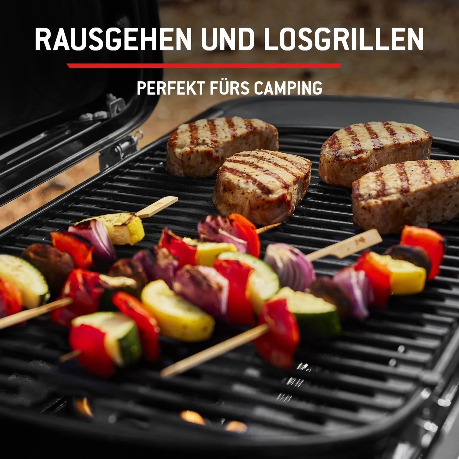 Weber Gasgrill Traveler Compact: Grill mit Steaks und Gemüsespießen. Ideal für Camping.