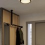 Runde Eglo LED-Deckenleuchte Maleramara schwarz-gold mit weißer Leuchtfläche. Smarte Deckenlampe für moderne Räume.