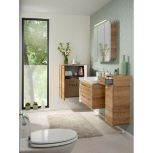Badezimmer mit Fackelmann Spiegelschrank Asteiche 90cm, Waschbeckenunterschrank und Wäscheschrank.
