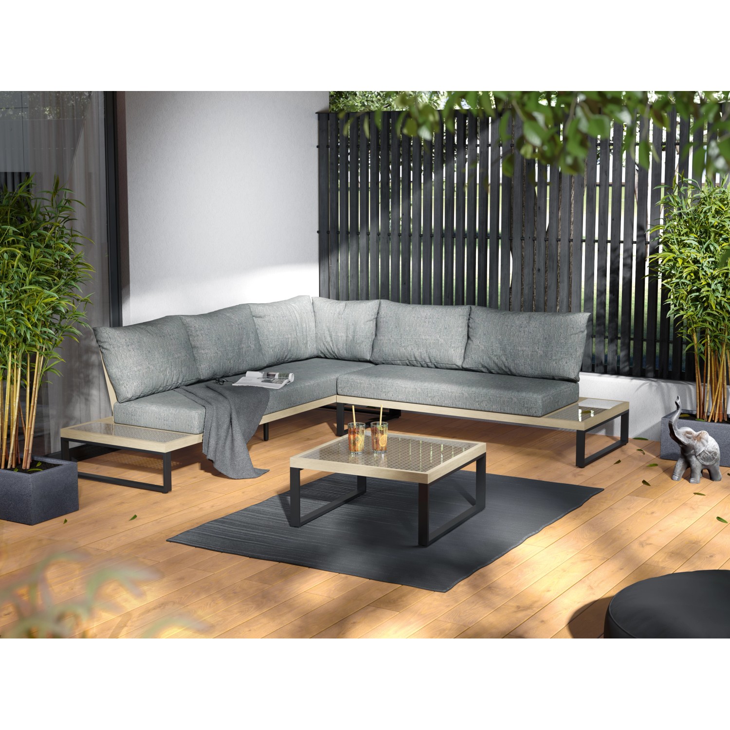 Graues 3-teiliges Lounge-Set Calora aus Rattangeflecht und Aluminium mit Tisch und grauen Kissen.