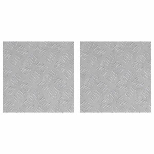 Zwei silberne, quadratische Aluminium Rautenscheiben 40x40 cm mit rutschfester Riffelung für Treppen.
