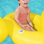 Fröhliches Kind im gelben Bestway Enten-Schlauchboot mit Lautsprecher im Pool.