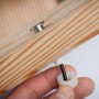Detailaufnahme einer Paulmann Plug&Shine MicroPen II Einbauleuchte im Holz, Teil des Starter-Sets.