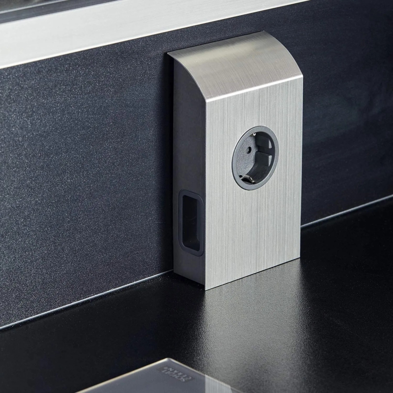 SOTECH Unterbau Anbausteckdose Edelstahloptik Gebürstet mit Schuko 2x Euro und 2x USB_2