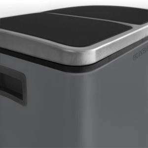 Detailaufnahme: Dunkelgrauer Karat Mülleimer Felix mit Edelstahl-Akzenten und Trennsystem.