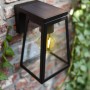 Anthrazitfarbene Lutec LED Solar-Wandleuchte Fia mit klarem, kantigem Design und integriertem Solarpanel.