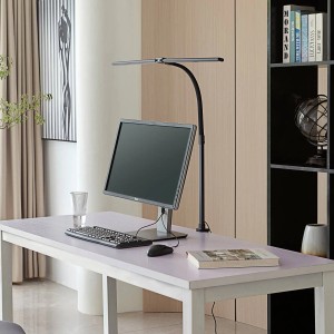 Dimmbare Lindby LED Tischlampe Nilay in Schwarz, eine moderne Arbeitszimmerleuchte aus Metall.