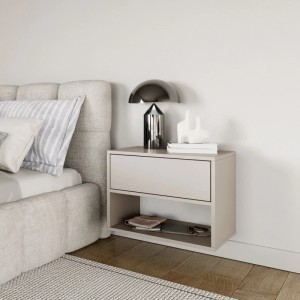 Selsey Framme wandhängender Nachttisch in Greige mit Schublade und offenem Fach neben Bett. Modernes Design, 50 cm.