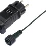 Detailaufnahme: Stecker und Kabel der LED-Lichterkette für Außen, grünes Kabel.