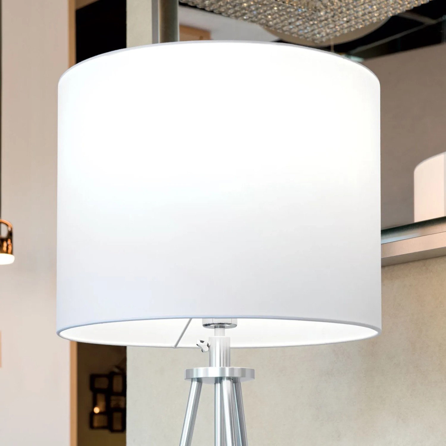 Weißer, runder Stoff-Lampenschirm (Ø 40 cm, H 30 cm) für E27 Leuchten. Schlichtes Design.