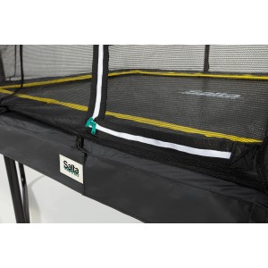 Detailaufnahme: Schwarzes Salta Comfort Edition Trampolin 305x214 cm mit Sicherheitsnetz.