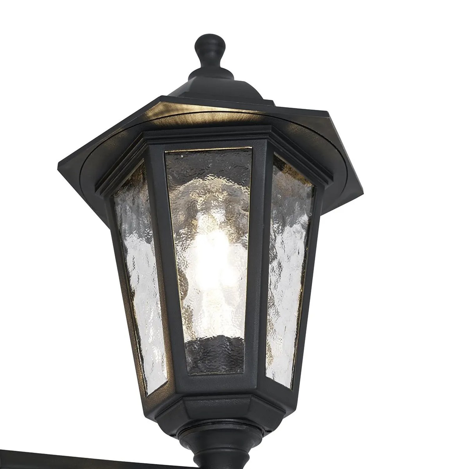Detailaufnahme der schwarzen QAZQA Außenleuchte New Haven mit gehämmertem Glas.