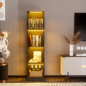 Schwarze Glasvitrine mit vier beleuchteten Etagen, LED-Beleuchtung und Ladestation, ideal für Wohnzimmer.
