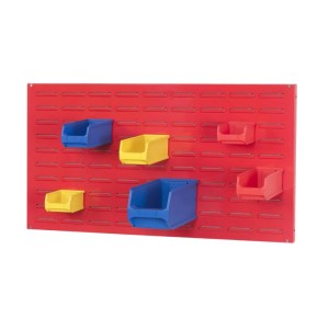 PROREGAL Trägersystem mit roten Platte und blauen/gelben Sichtlagerboxen. Aufbewahrungssystem für Werkstatt und Lager.
