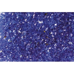 Nahaufnahme von Blitz-Blauem Glassplitt (4-8 mm) als Zierkies, ideal für Garten- und Landschaftsbau.