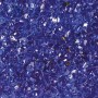 Nahaufnahme von Blitz-Blauem Glassplitt (4-8 mm) als Zierkies, ideal für Garten- und Landschaftsbau.