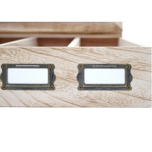 Detailansicht der naturbraunen MCW Aufbewahrungsbox C25 mit Etikettenhaltern.