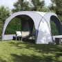 Weiß-graues Partyzelt auf grünem Rasen, mit Stühlen und Tisch. Wasserdichter Pavillon für Garten und Outdoor.