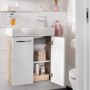 Fackelmann Waschbeckenunterschrank SBC Eiche Natur, 52 cm breit, mit geöffneter Tür und Badutensilien.