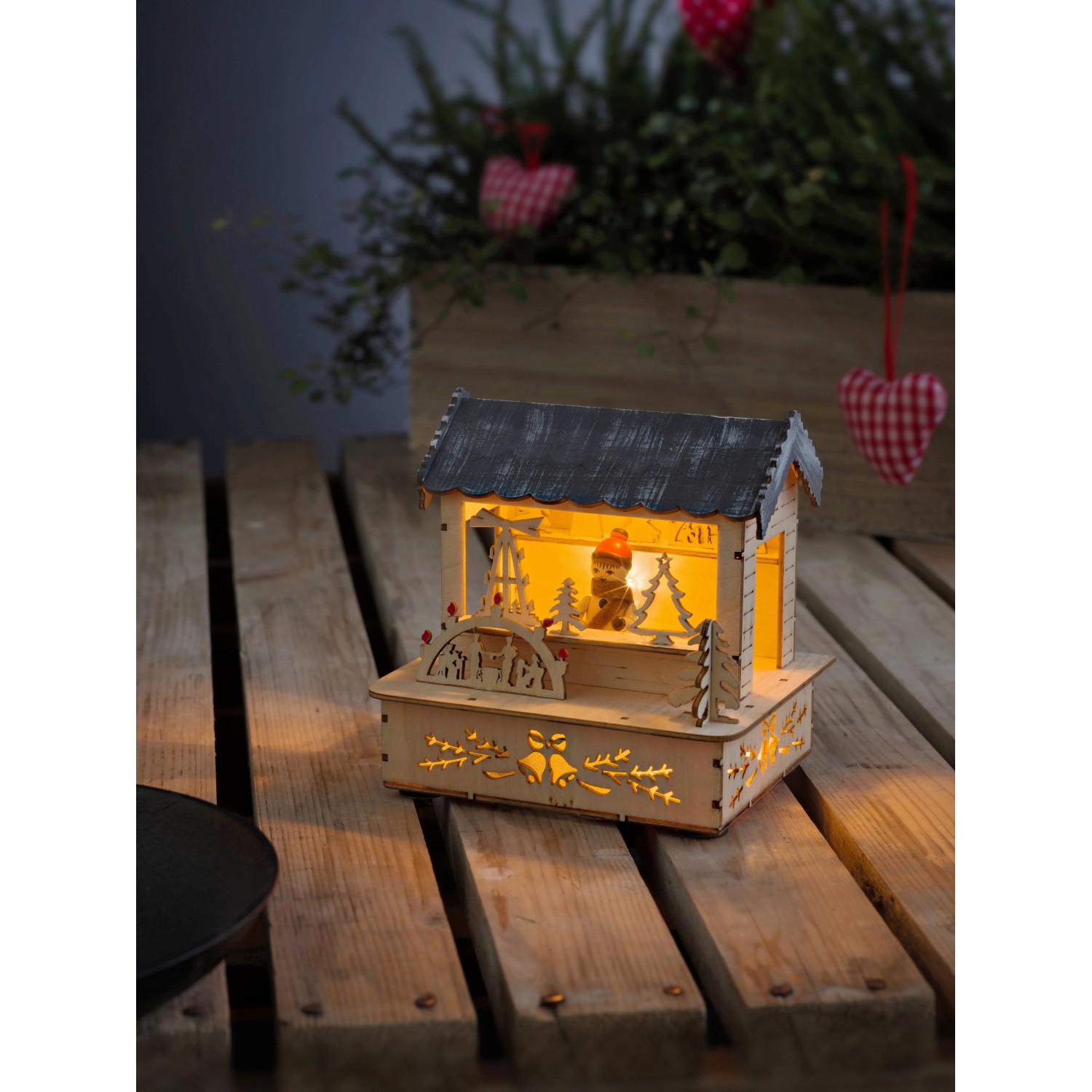 Beleuchtete Holzsilhouette Marktstand mit grauem Dach, warmweiße LEDs, für Innen, von Konstsmide.