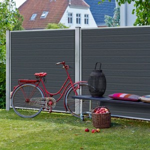 Feuerverzinkter Stahl Zaunpfosten (8x8x268cm) als Zubehör für Zaunbau und Sichtschutz im Garten.