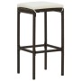 Barhocker aus braunem Rattan mit cremefarbenem Kissen, Teil des vidaXL Gartenbar-Sets.