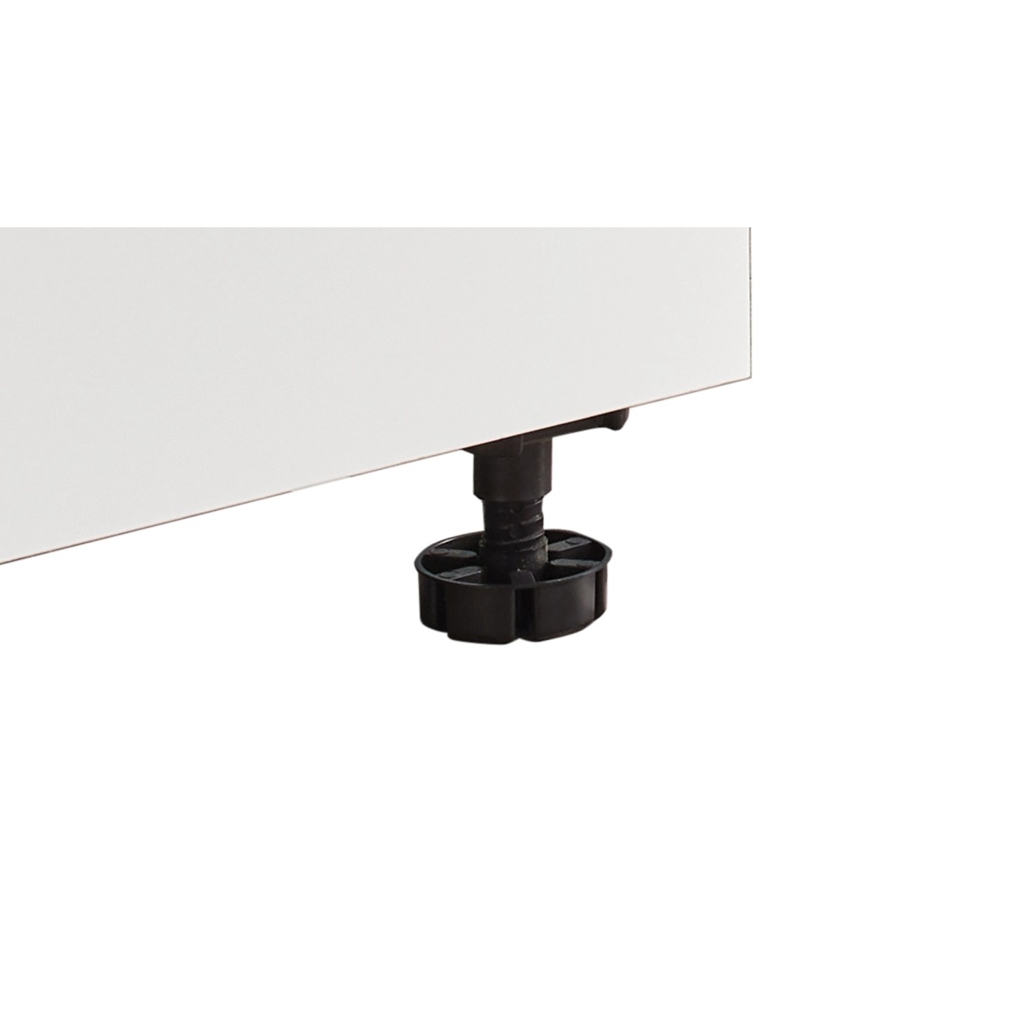 Detailaufnahme: Verstellbarer Fuß des Respekta Waschmaschinenschranks Clara, weiß matt.