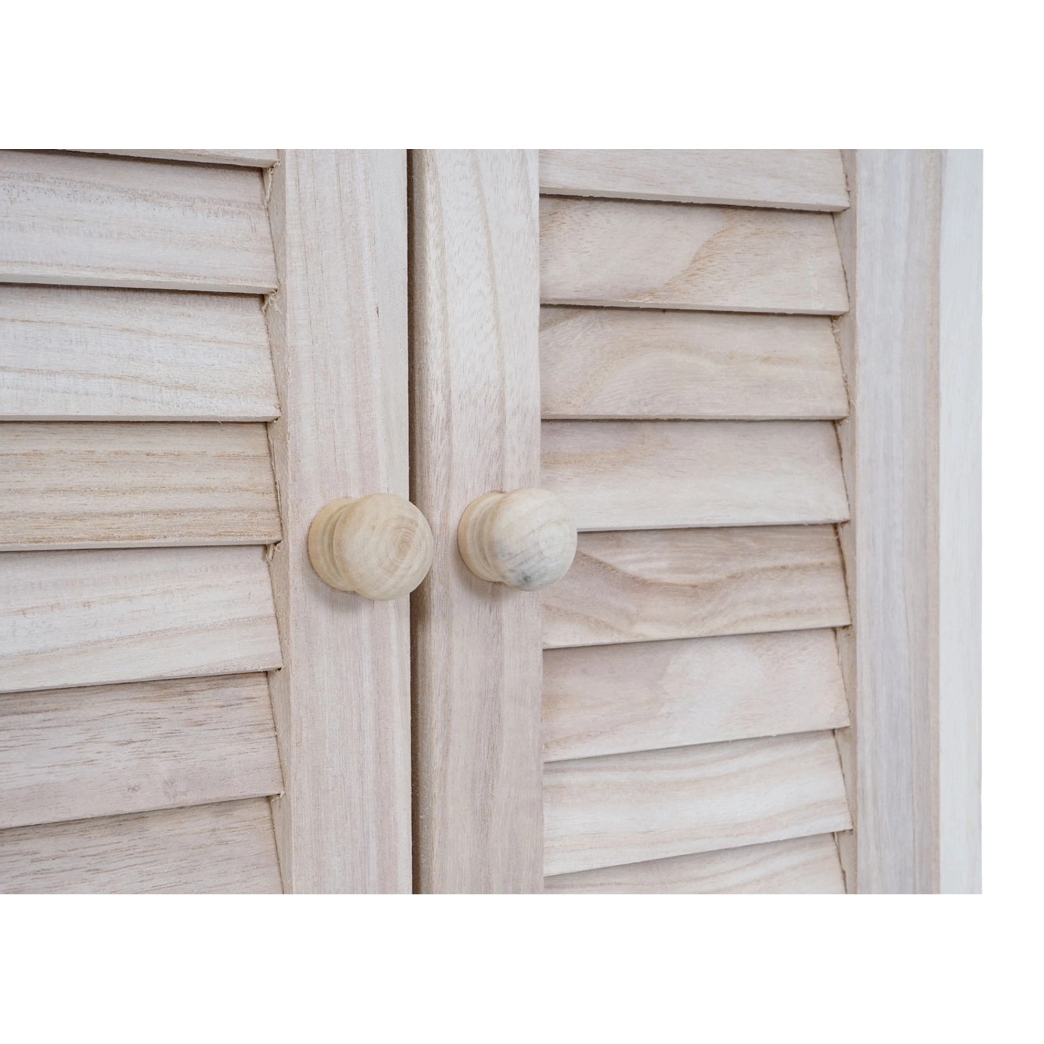 Detailansicht: Naturbrauner MCW Wandspiegel mit Fensterläden aus Holz.