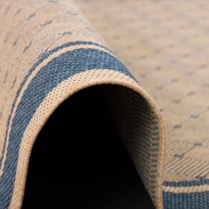 Detailansicht des blauen Pergamon Ruggy Kurzflorteppichs mit Karomuster und Bordüre, 120x170 cm.