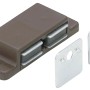Hettich Magnetschnäpper, braun, mit zwei Gegenplatten für Möbeltüren.