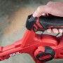 Roter Skil Akku-Multifunktionsgebläse 3161CB, bürstenlos, ohne Akku, Nahaufnahme der Bedienelemente.