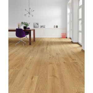 Verlegtes, geöltes Eiche Parkett von Living by HARO in Landhausdielen Optik im Wohnraum.