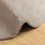 Sandfarbener, weicher Kurzflor-Teppich HUARTE, Ø 80 cm, aus Polyester, auf hellem Holzboden.