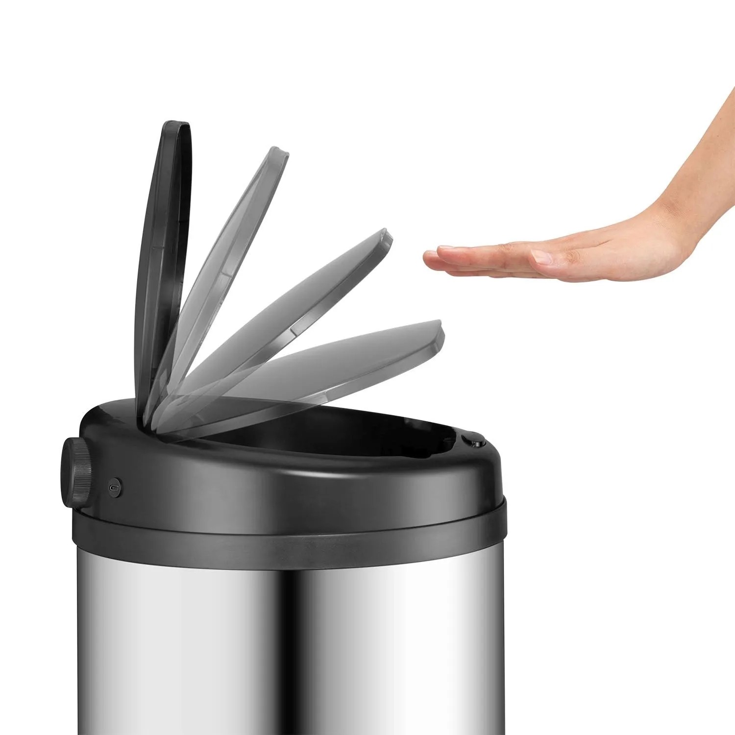 Silberner Juskys Mülleimer mit Sensor (50L) und Hand, die den Sensor aktiviert.