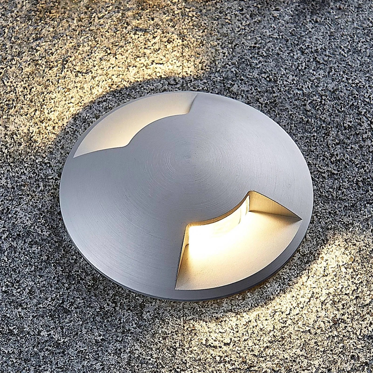 Lucande Milara Bodeneinbauleuchte aus Alu, wasserdicht, modern. Strahler für Garten & Terrasse.