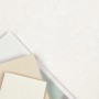Helle, weiche Texturen in Creme und Weiß, die den vidaXL Kunstfell Teppich Olite 200x200 cm aus Polyester zeigen.