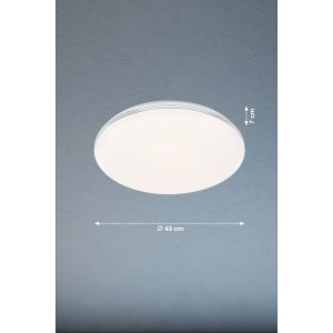 Weiße, runde LED-Deckenleuchte Faro von Fischer & Honsel, Ø 43 cm, chromfarbene Details.