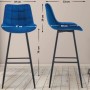Zwei blaue Samt Barhocker Dartford, matt schwarzes Metallgestell. Modern, gepolstert, 106 cm hoch, 78 cm Sitzhöhe.