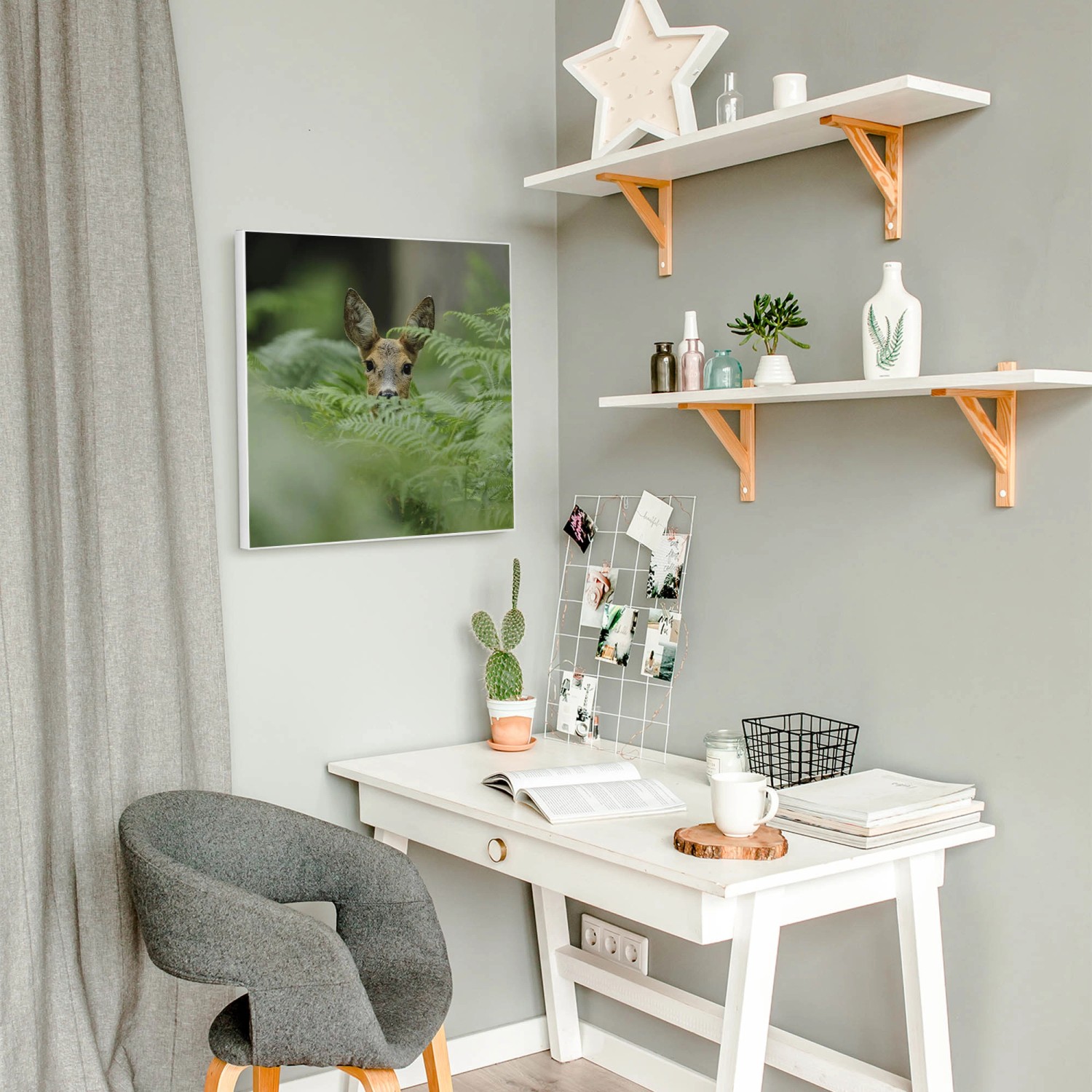 Banjado Magnettafel 50x50cm mit Reh-Motiv. Weiße Magnetwand aus Metall inkl. 4 Magnete. Wanddekoration.