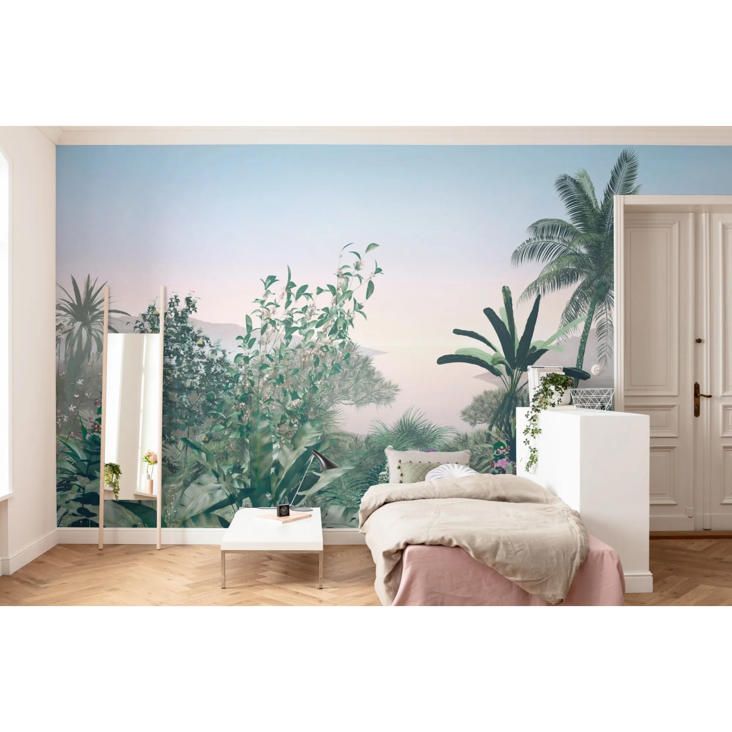 Komar Vlies Fototapete Matin, 500x280cm, mit Dschungel-Motiv im Schlafzimmer.