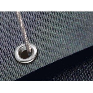 Graues Gewebe mit silberfarbener Öse und Seilzug. Ösenset für Seilzüge, 24 mm.