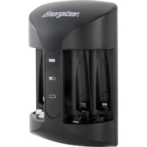 Schwarzes Energizer Akku-Ladegerät Pro mit vier AA 2000 mAh Akkus.