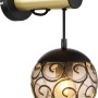 Moderne Wandlampe Fitz: Schwarz-goldene Metallhalterung mit rauchfarbenem, kugeligen Lampenschirm.