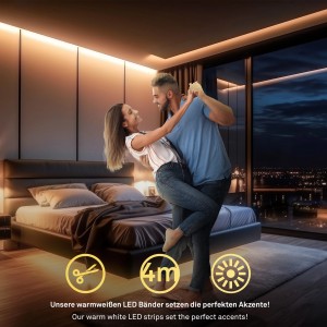 Briloner LED-Band Erweiterung Warmweiß 4m im Schlafzimmer mit Paar. LED-Streifen für indirekte Beleuchtung.