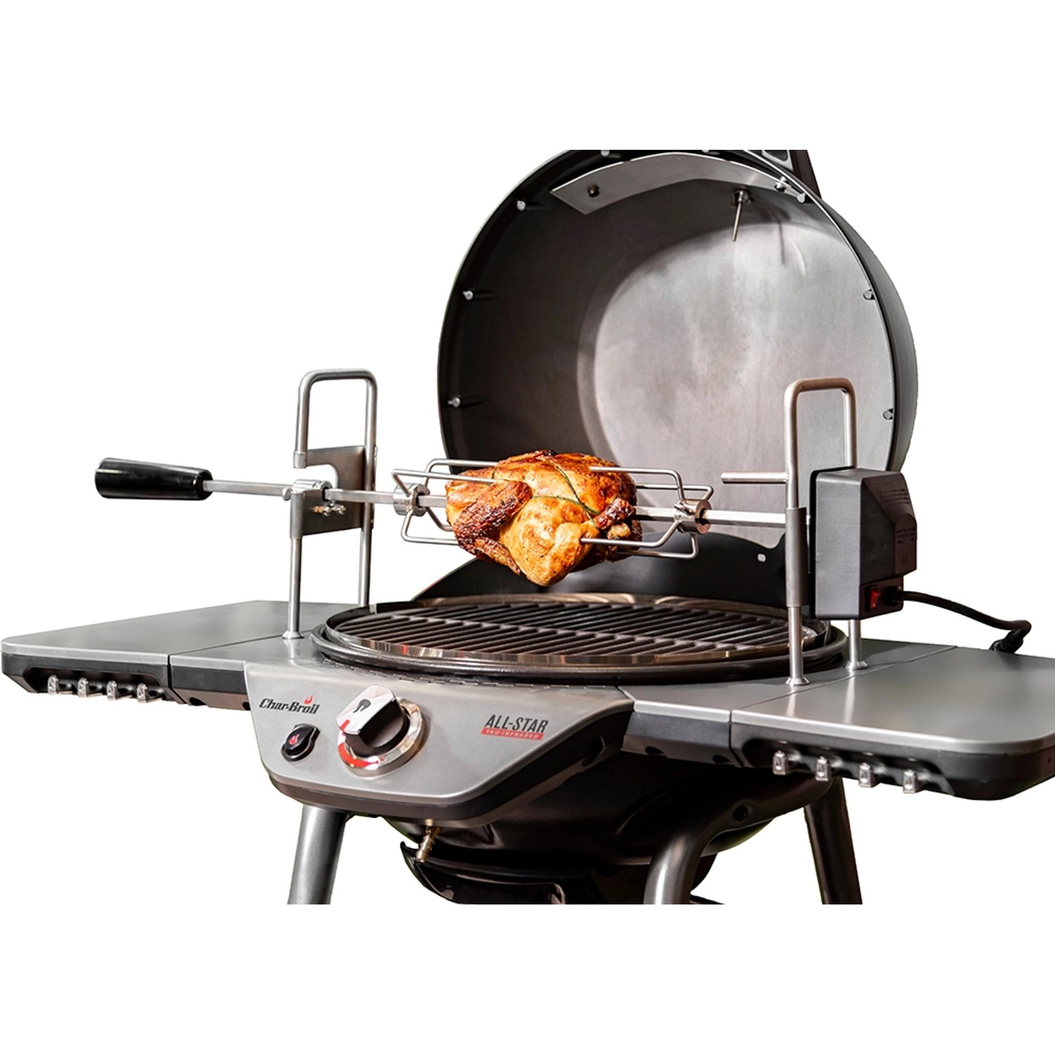 Char-Broil All-Star Grill mit Grillspieß und Hähnchen. Grillutensil für knusprige Ergebnisse.