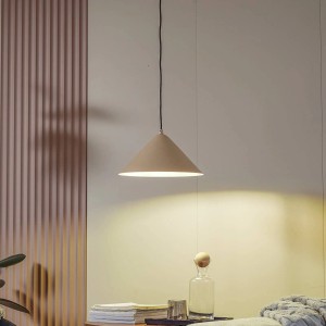 Moderne, creme-farbene Lindby Pendelleuchte Clarine aus Metall, 1-flammig.