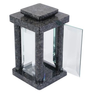 Polierte KOKA Grablampe aus Steel Grey Granit, viereckig gerundet, mit offener Glastür für Grabkerzen.
